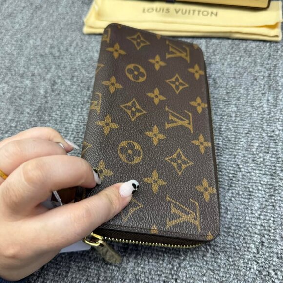 LOUIS VUITTON Zippy Brown Monogram Canvas Wallet 388-031225 - Picture 3 of 9